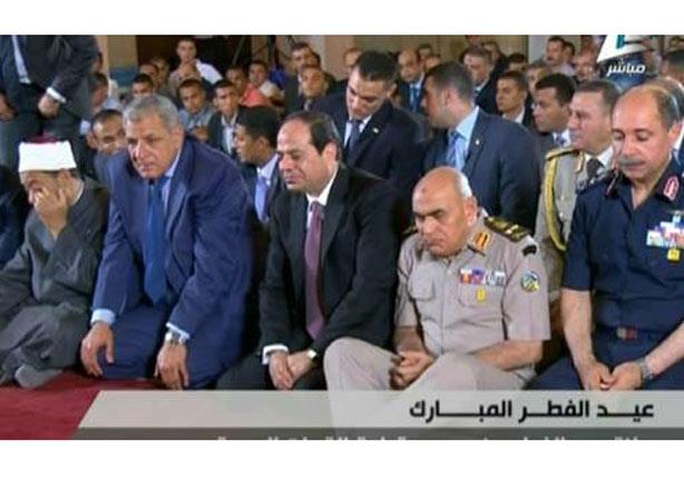 السيسي ومحلب وصبحي يؤدون صلاة العيد بمسجد المشير طنطاوي 1 2015_7_17_7_27_56_887