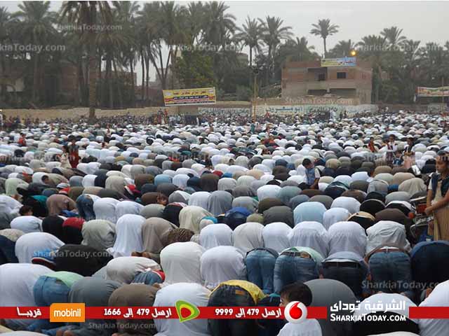 شاهد .. حشد كبير بصلاة عيد الفطر بمدينة القرين 4 30