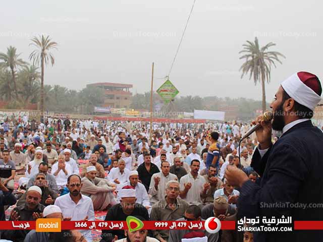 شاهد .. حشد كبير بصلاة عيد الفطر بمدينة القرين 1 31