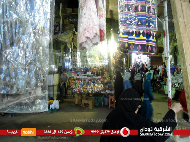 أهالي بلبيس : الإشغالات تملأ الشوارع والطرق مما يهدد حياتنا ..و الحملات شكلية فقط ولا تحرر المحاضر للمخالفين 4 4