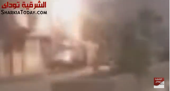 بالفيديو .. لحظة انفجار كابل كهرباء بمنطقة سوق الجملة بالزقازيق صباح اليوم 1 yyy