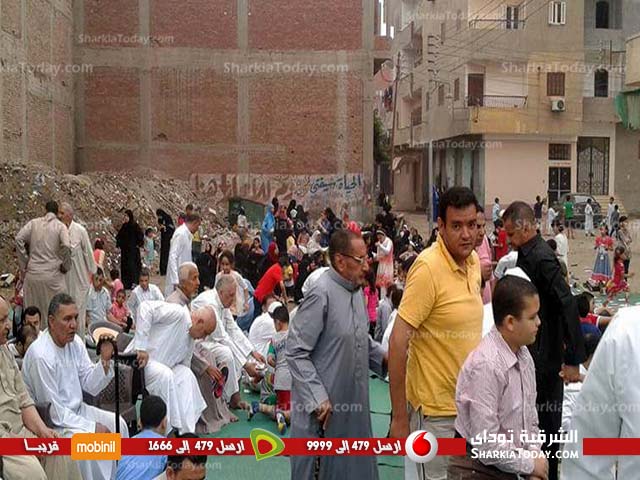 أهالي مدينة فاقوس يؤدون شعائر صلاة العيد في الساحة الشعبية 2 zzz
