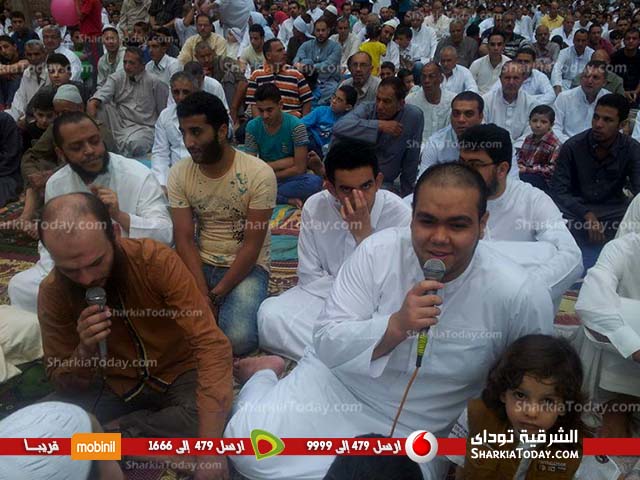 بالصور :آلاف المواطنين يؤدون صلاة العيد في ساحة مسجد المدينة المنورة بالزقازيق 2 آلاف المواطنين يؤدون صلاة العيد في ساحة مسجد المدينة المنورة بالزقازيق (3)