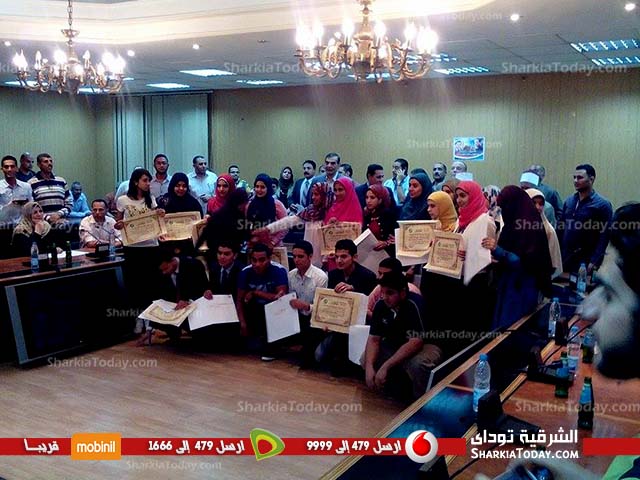 بالفيديو والصور .. أوائل الثانوية العامة : سعداء بتكريم المحافظ وفخورين بأننا أبناء الشرقية 1 أول-مرة-استخدام-ورق-البردى-فى-شهادات-التقدير