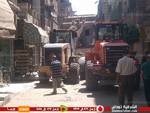 شاهد .. حملة مكبرة لرفع الاشغالات من شارع الجلاء بالزقازيق 2 اشغالات 1