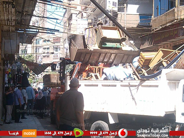 شاهد .. حملة مكبرة لرفع الاشغالات من شارع الجلاء بالزقازيق 1 اشغالات 2