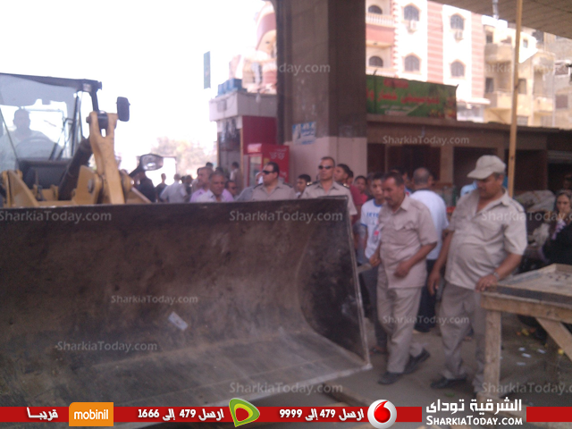 شاهد .. حملة مكبرة لرفع الإشغالات بمنطقة الكوبري الجديد وحلقة السمك بالزقازيق 2 اشغالات 3