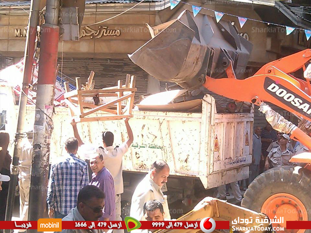 شاهد .. حملة مكبرة لرفع الاشغالات من شارع الجلاء بالزقازيق 6 اشغالات 8