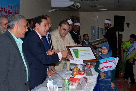 محافظ الشرقية يكرم الفائزين بمسابقة القرأن الكريم بالعاشر من رمضان 3 الزاهد 4