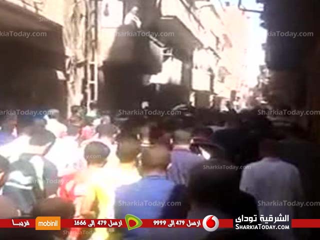 تشيع جثمان الشهيد أحمد الطنطاوي بالزقازيق و أهالي القرية يطالبون بتوفير معاش لأسرته 2 تشيع جثمان الشهيد أحمد الطنطاوي بالزقازيق (1)