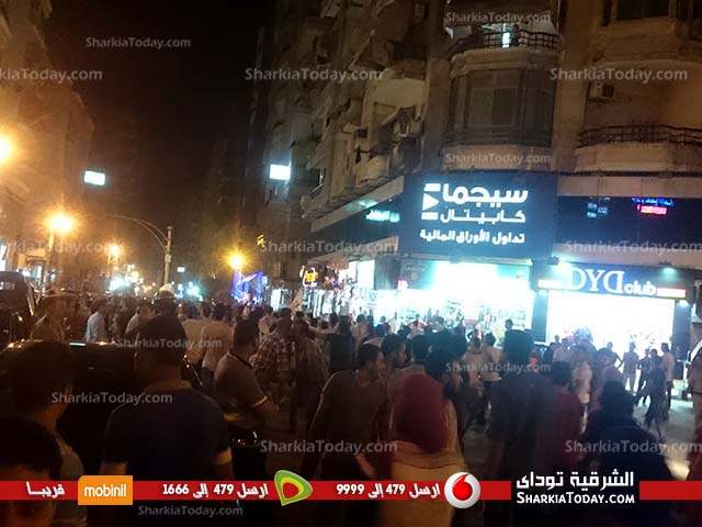 تجمع لجماهير الزمالك بميدان القومية بالزقازيق :« الزملكاوية أهم» 2 جماهير الزمالك بميدان القومية بالزقازيق (2)