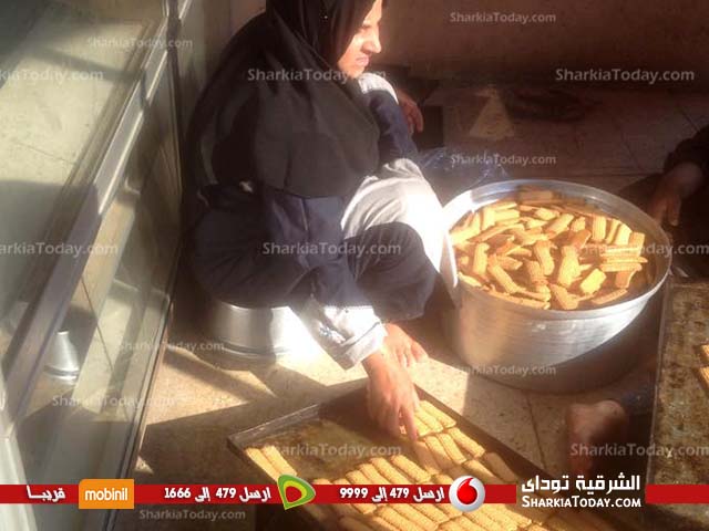 قوص وعروسة كحك العيد معتقدات للحفاظ علي حياة الأبناء بمركز كفر صقر 2 كعك العيد بكفر صقر (7)