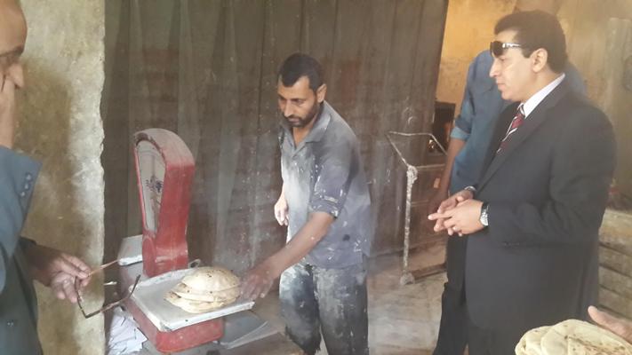 شاهد .. محافظ الشرقية يفاجئ الوحدة المحلية بالهجارسة مركز كفر صقر 1 مخبز 1