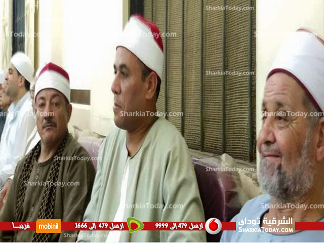 شاهد | المئات من محبي الشيخ «على أيوب» يؤدون واجب العزاء لأسرته بمسقط رأسه بأبوحماد 2 يء