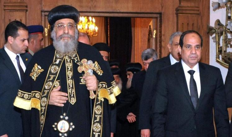 البابا تواضروس يقدم العزاء للرئيس السيسي فى وفاة والدته 1 البابا-تواضروس-والسيسي