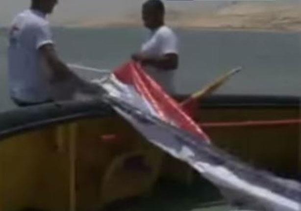 بالفيديو.. علم مصر يطفو فوق القناة الجديدة بطول 5 كيلو متر 1 2015_8_4_13_17_57_629