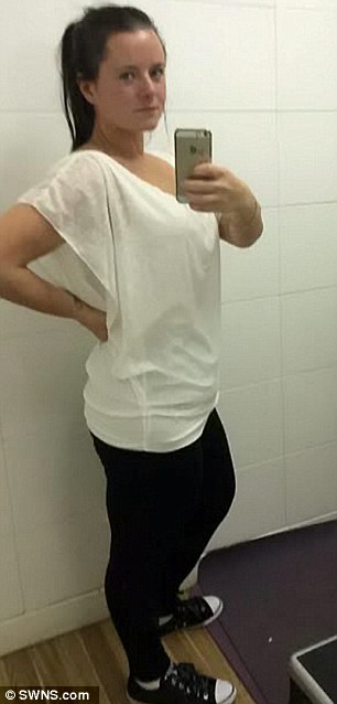 بريطانية تكشف عن سر فقدنها نصف وزنها خلال عام واحد فقط 3 2B1647FA00000578-3184655-Right_Samantha_looks_like_a_different_person_after_dropping_14_d-m-17_1438688075526 (1)