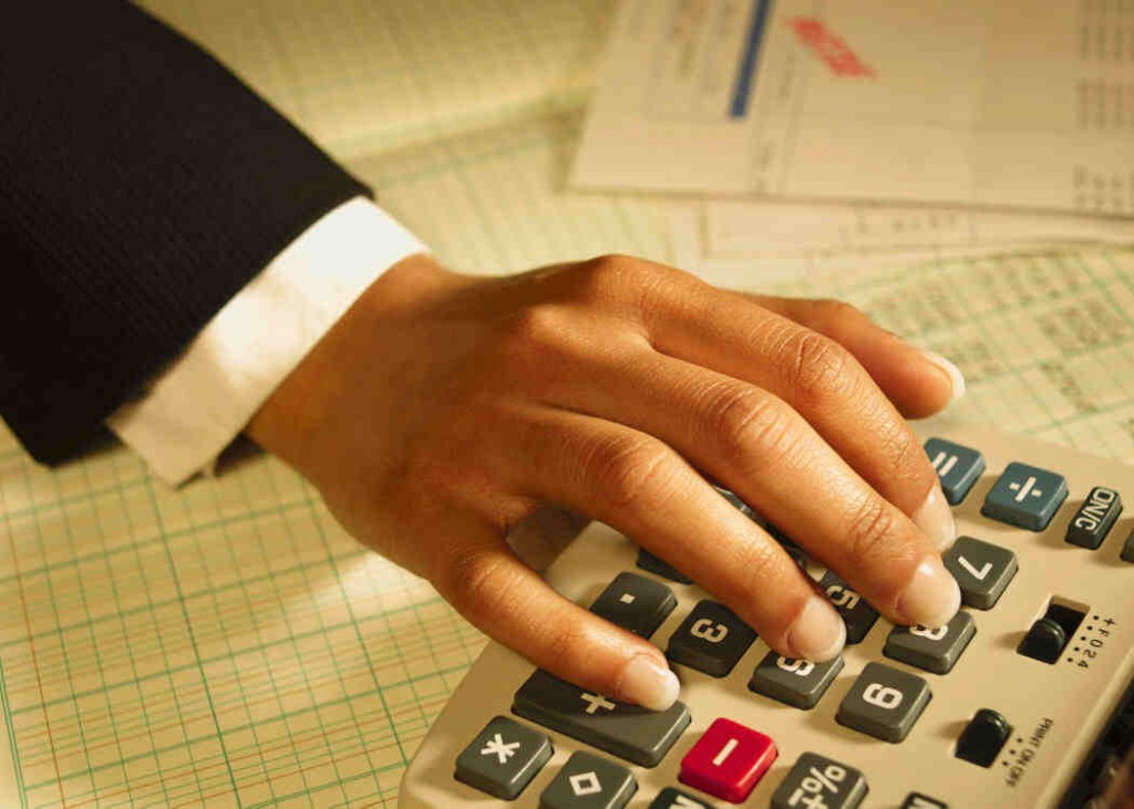 احسب ضريبة دخلك بعد إضافة «المؤقتة» 1 bookkeeping-income-tax-returns-1