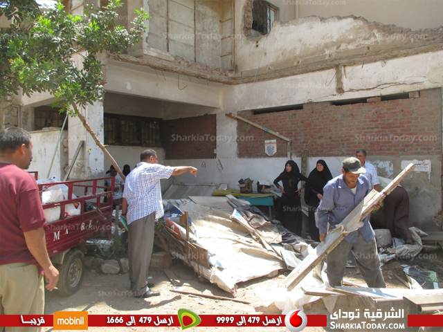 بالصور .. إزالة الأكشاك المخالفة بجوار مبنى المحافظة بالزقازيق 1 اكشاك 3