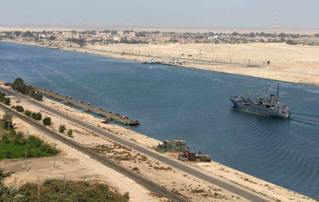 القوات المسلحة تأمن قناة السويس الجديدة 2