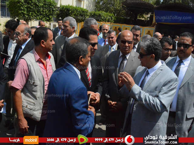 بالصور .. محافظ الشرقية ووزير البيئة يوقعان عقد توريد 120مكبس قش الأرز 3 المحافظ ووزير