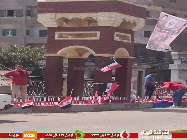أعلام مصر وأغانى وطنية أبرز مظاهر إحتفالات الشراقوة بقناة السويس الجديدة 6 امام المحافظة 2