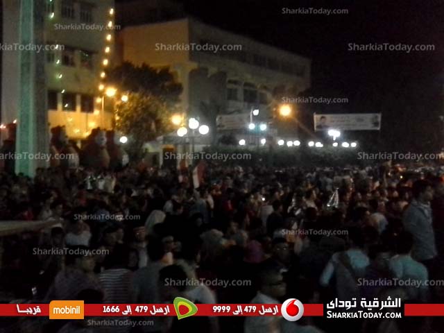 احتفالات أهالي محافظة الشرقية بقناة السويس الجديدة بمدينة الزقازيق 2 تزايد أعداد المواطنين بالزقازيق للإحتفال بإفتتاح قناة السويس الجديدة (1)