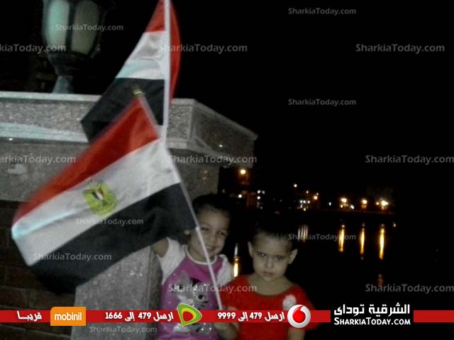 احتفالات أهالي محافظة الشرقية بقناة السويس الجديدة بمدينة الزقازيق 3 تزايد أعداد المواطنين بالزقازيق للإحتفال بإفتتاح قناة السويس الجديدة (2)
