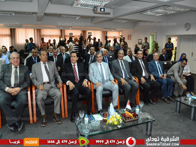 بالصور .. محافظ الشرقية ووزير البيئة يوقعان عقد توريد 120مكبس قش الأرز 1 محافظ الشرقية ووزير البيئة يوقعان عقد توريد 120مكبس قش الأرز