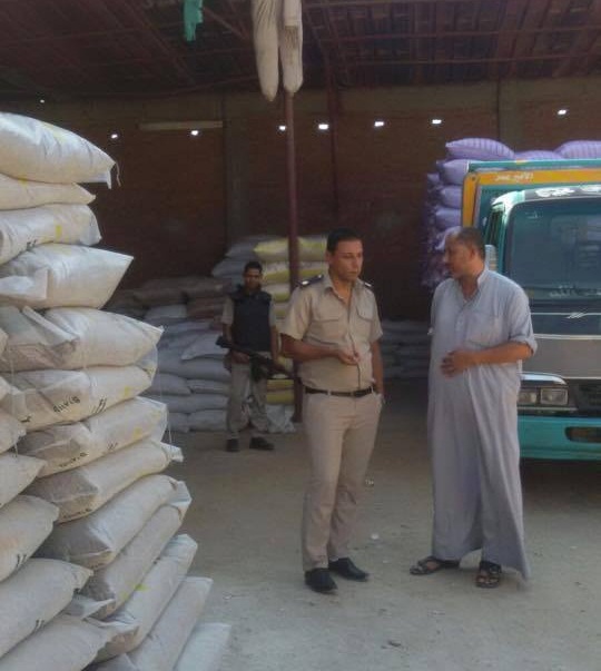 بالصور .. ضبط 250 طن أسمدة مغشوشة بقرية السعديين ببلبيس 2 11181767_747031742090850_673363242563457494_n