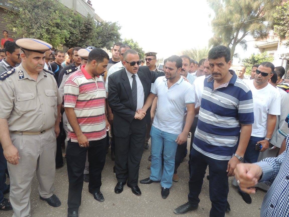 بالصور ...تشييع جنازة شهيد الشرطة بمسقط رأسه فى أبوكبير بحضور مدير الأمن 5 11221853_749923648468326_2269551969529303525_o