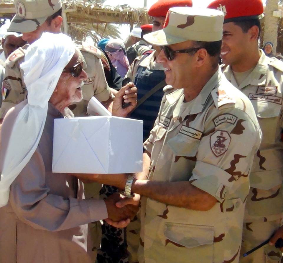 قائد الجيش الثالث : علاج الحالات الدقيقة على نفقة القوات المسلحة 2 11960210_716156855181966_1899639653209479673_n