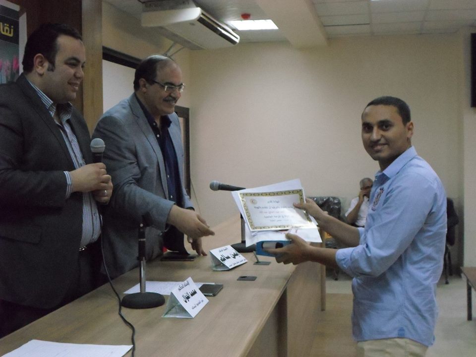 نقابة الأطباء بالشرقية تكرم حفظة القرآن الكريم و المتفوقين 3 12004749_1029586890409192_1718943709866262405_n