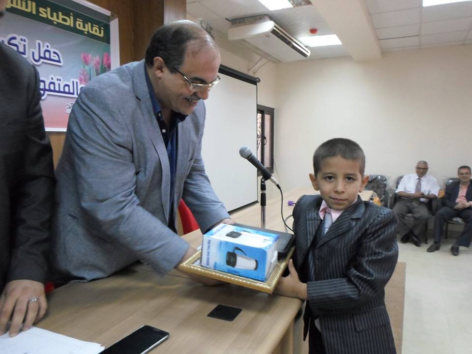 نقابة الأطباء بالشرقية تكرم حفظة القرآن الكريم و المتفوقين 4 12039576_1029589050408976_898441747972557718_n