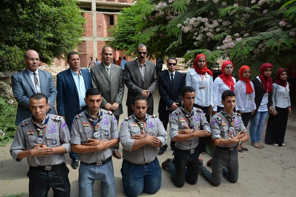 بالصور .. «عبد الحكيم» : فرص عمل خاصه لخريجي كلية زراعة الزقازيق 5 12047102_978437265535620_4422488064903339184_n