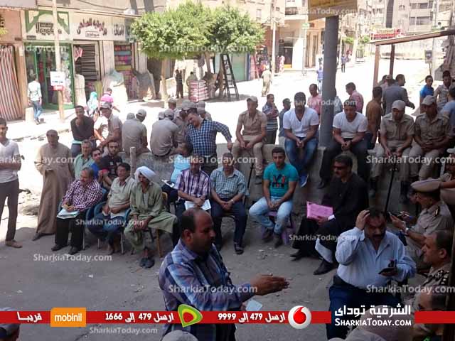 استياء مرشحي البرلمان لسوء التنظيم أمام مقر محكمة الزقازيق الإبتدائية 1 2