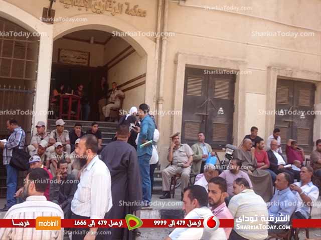 استياء مرشحي البرلمان لسوء التنظيم أمام مقر محكمة الزقازيق الإبتدائية 2 3