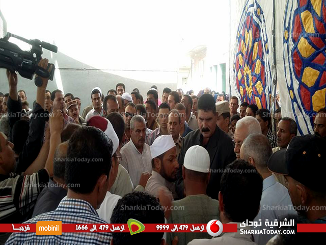 بالصور .. أهالى صان الحجر يؤدون صلاة الغائب على الشهيد "صبري وجيه" 1 الشهيد 2