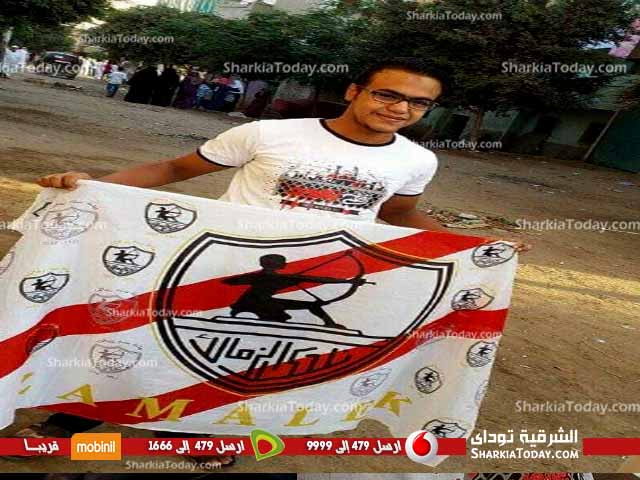 أهالي قرية الأشراف بالزقازيق يؤدون شعائر صلاة العيد بفناء المدرسة الابتدائية 2 صسش