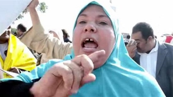 سيدة"شتب يور ماوس"بلجنة بالجيزة : انتخاباتنا تمام 1 .سيدةشتب يور ماوس