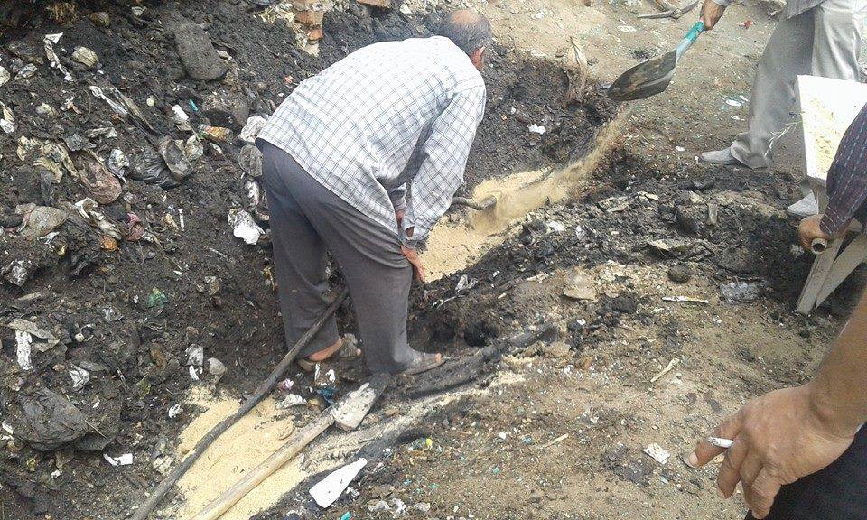مجلس مدينة ههيا يقوم بأعمال تامين كابلات الكهرباء المكشوفة 4 12187809_1511617732481677_3371388443826691955_n