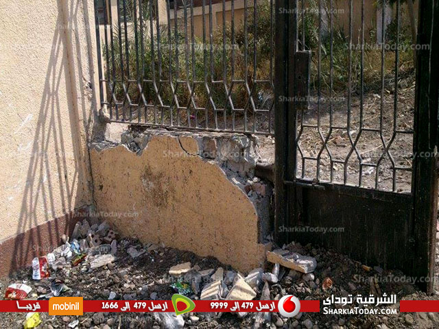 إدارة مدرسة "كفر دبوس" بههيا ترفض تسلم سور المدرسة من هيئة الأبنية التعليمية 1 لراتنمكط