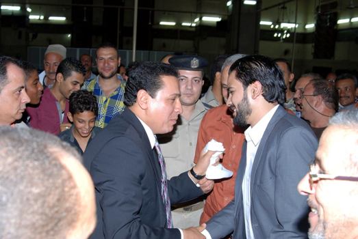 محافظ الشرقية وكيلاً عن عروس من نزلاء دار الأيتام بالزقازيق 2 وكيل 1