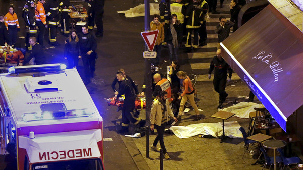 ATTENTION EDITORS - VISUAL COVERAGE OF SCENES OF INJURY OR DEATHGeneral view of the scene with rescue service personnel working near covered bodies outside a restaurant following shooting incidents in Paris, France, November 13, 2015.   REUTERS/Philippe Wojazer      TPX IMAGES OF THE DAY