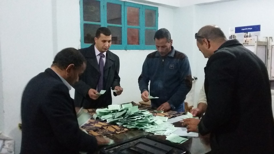 الدكتور احمد عبداللطيف يتصدر اللجنة رقم 139 بالمدرسة الاعدادية بالظواهرية بالحسينية 2 11046170_870145399749920_3061043677279603533_n (1)