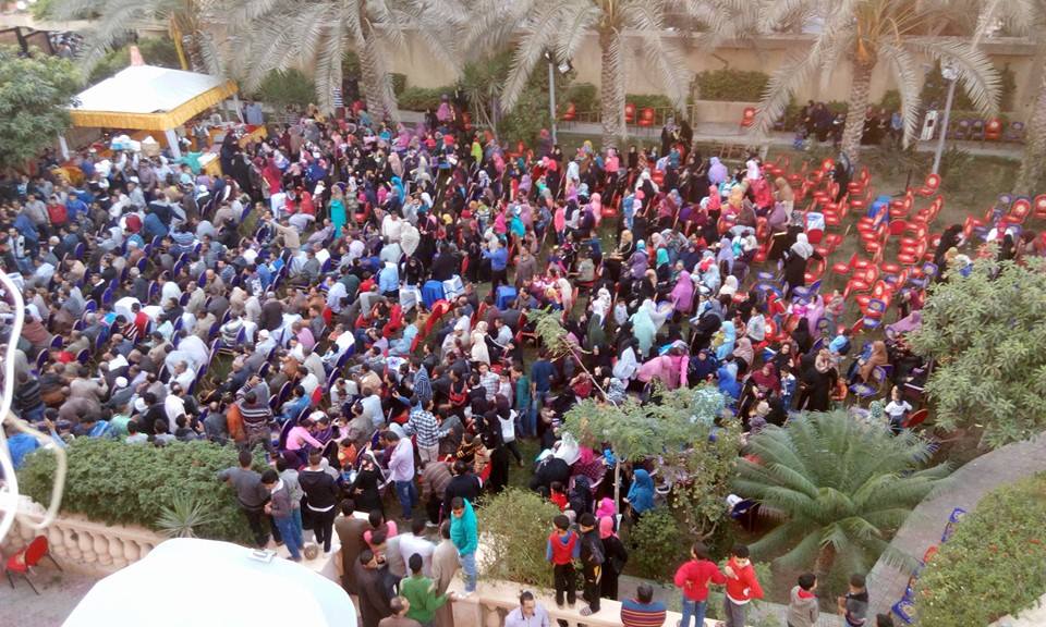 المرشح "فؤاد أباظة" يسلم 961 عقد تثبيت للعمالة المؤقتة بمدارس أبو حماد 2 12227817_553613698125391_8547943835893789695_n