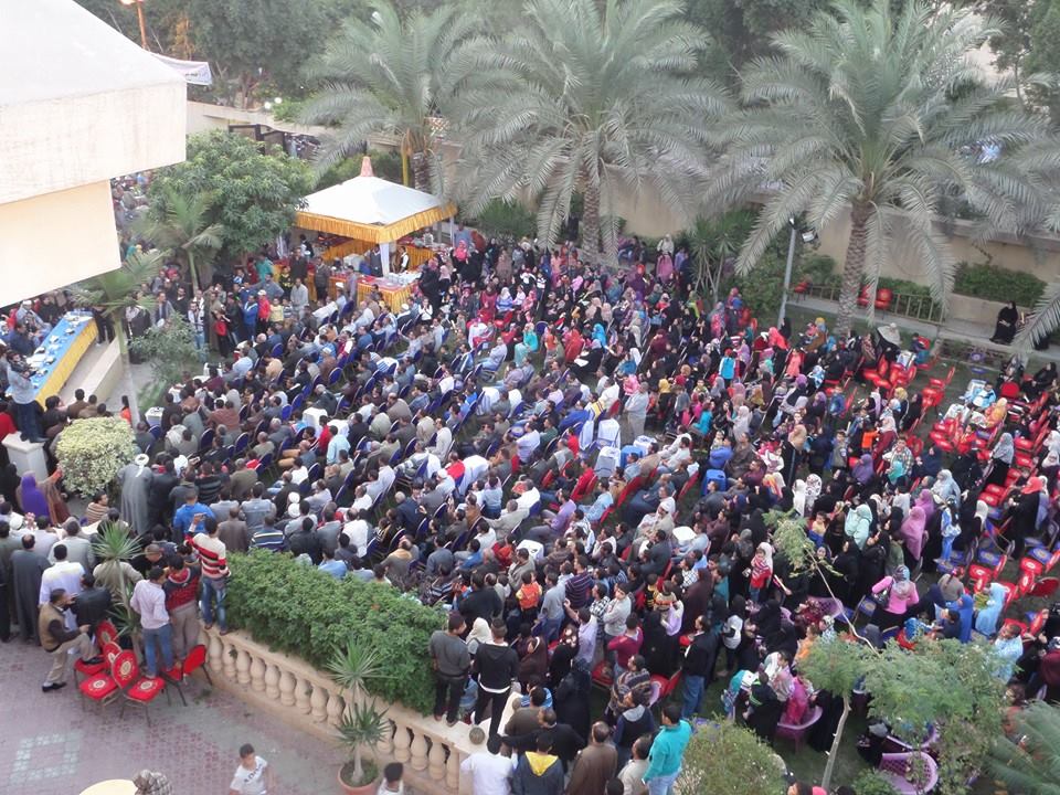 المرشح "فؤاد أباظة" يسلم 961 عقد تثبيت للعمالة المؤقتة بمدارس أبو حماد 3 12239657_553614118125349_8335013284377640540_n