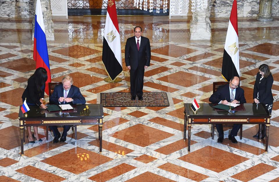 نشاط السيسي في أسبوع.. من تقديم التعازي لفرنسا إلي تحقيق الحلم النووي 10 السيسي