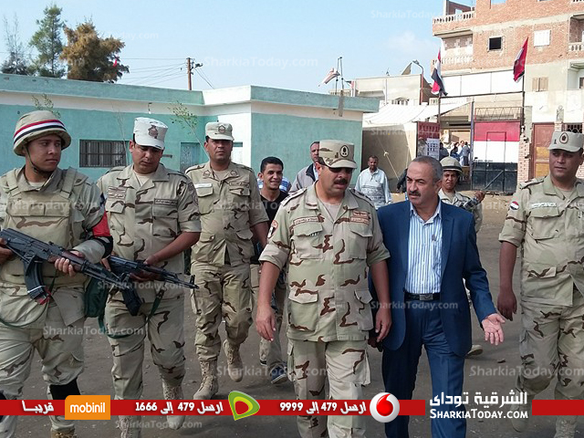 رئيس مدينة صان الحجر و قائد قوات الجيش بالحسينية يتفقدان اللجان الانتخابية 30 رئيس مجلس مدينة صان الحجر وقائد قوات الجيش بالحسينية يتفقدان مقار اللجان الانتخابية 1