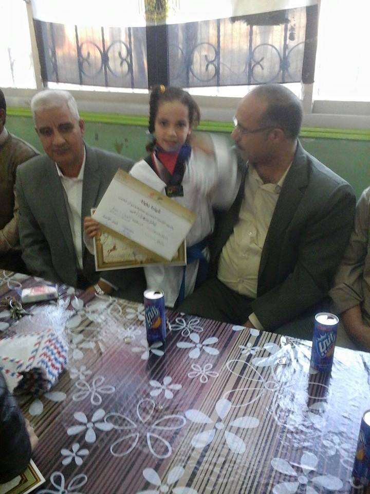 تكريم لاعبي فريق التايكوندو بديرب نجم 3 رئيس مدينة منيا القمح يحضر حفل تكريم لاعبي فريق التايكوندو بديرب نجم (3)
